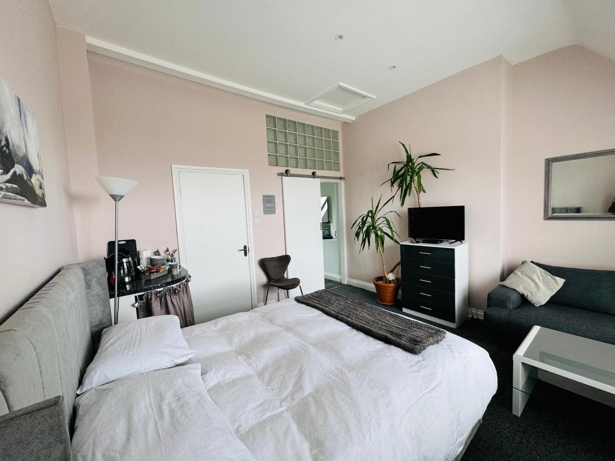 Penthouse Suite, Sea View, Close To Shops, Beach And Train St Leonards-on-Sea Esterno foto